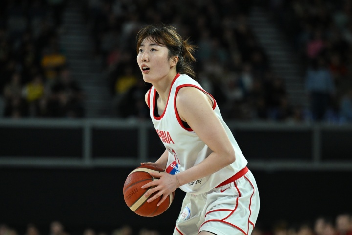 差距有点大！中国女篮首节三分7投仅1中 美国女篮三分10中5